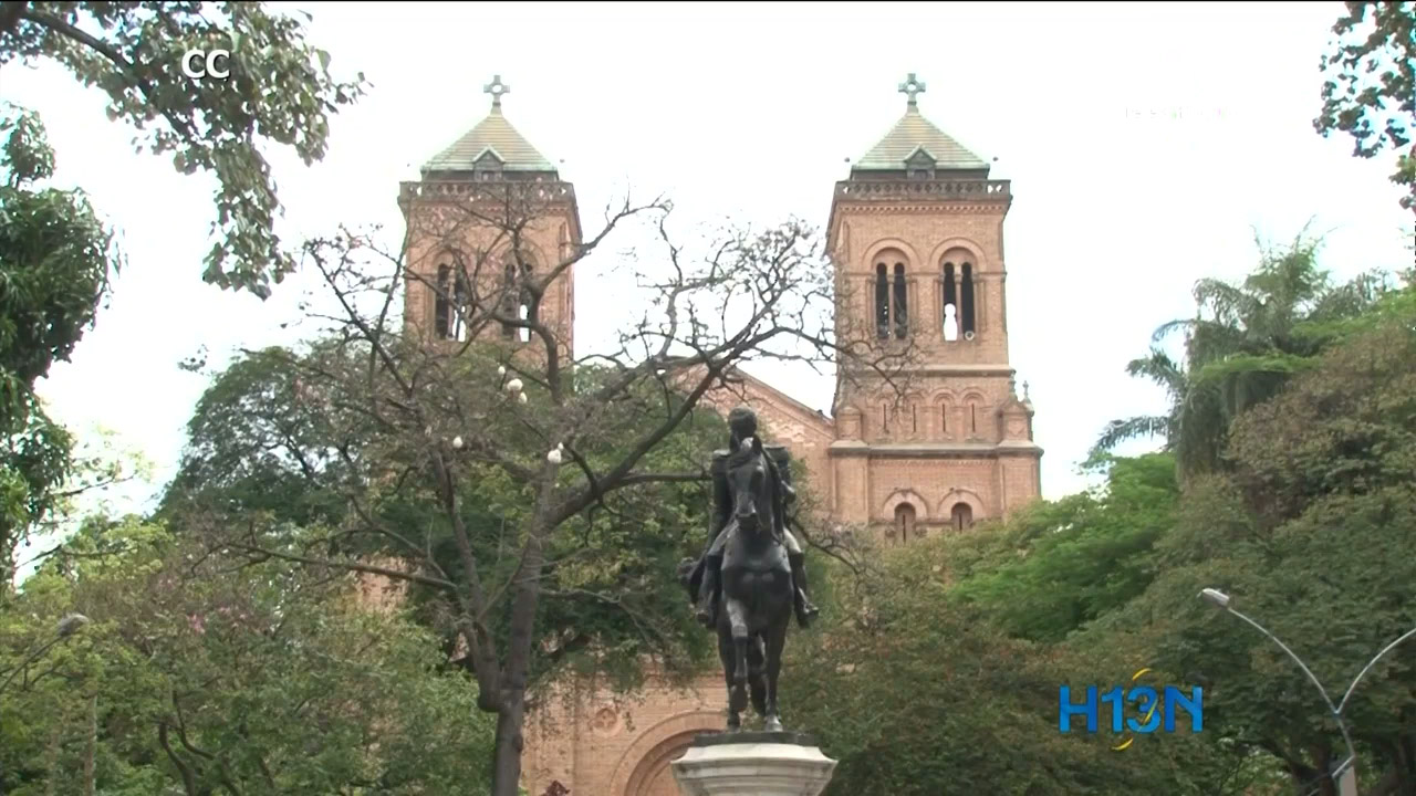 Ladrones y habitantes de calle están haciendo estragos en la catedral. Ni la limosna se salva bolivar