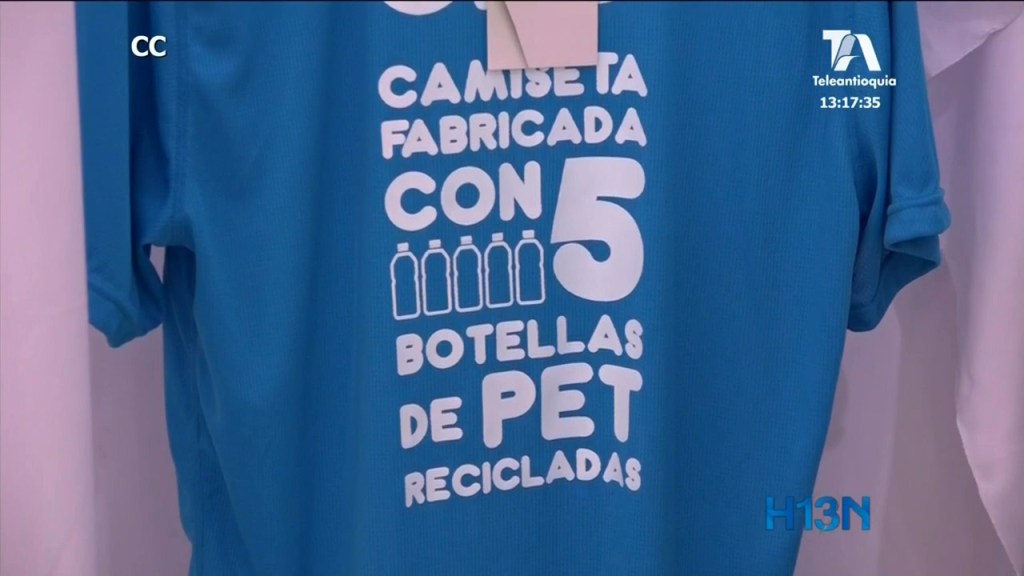 Túnicas y vestidos tejidos con una microfibra elaborada a partir de botellas pet recicladas indigena-colombiatex