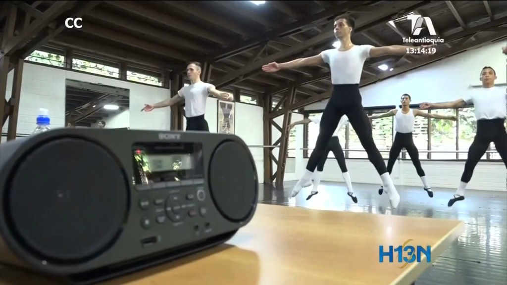 Estudiantes de ballet, deben entrenar con una grabadora estudiantes_ballet