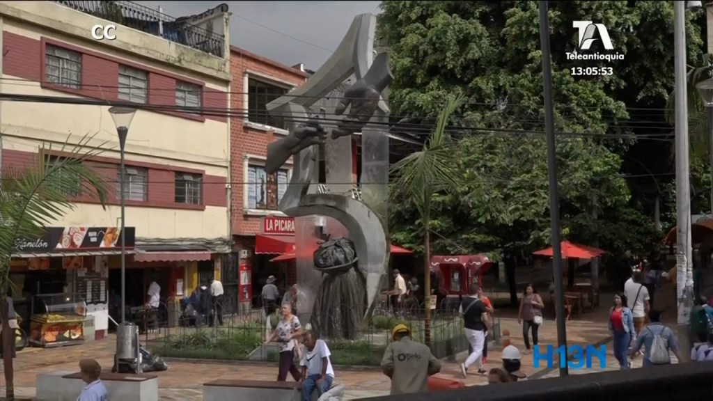 Encuentran cadáver dentro de una nevera en una calle de Bello Noticiero Hora 13 Noticias 10 de Mayo de 2019 Clip 1