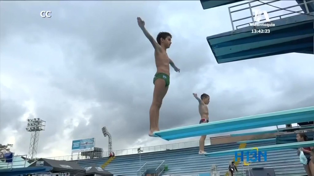 Clavadistas infantiles se llevan el primer lugar en competencias campeonato juvenil clavados