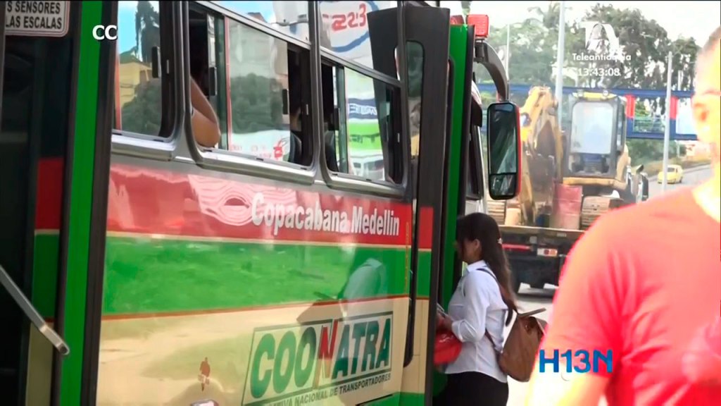 Buses del norte volvieron a transitar por la autopista