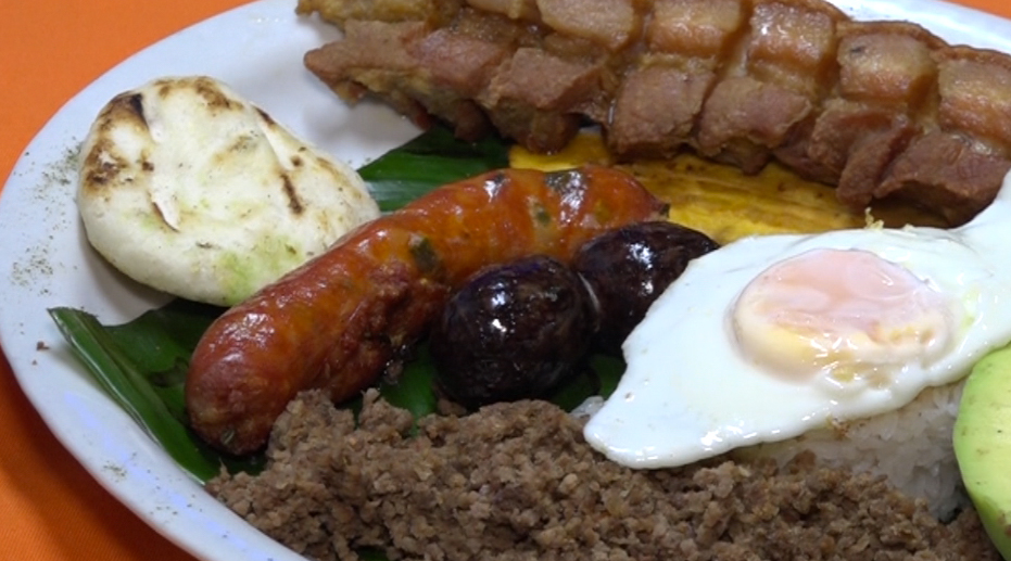 ¿Cuál es la historia de la bandeja paisa y los alimentos que la componen? bandejapaisa