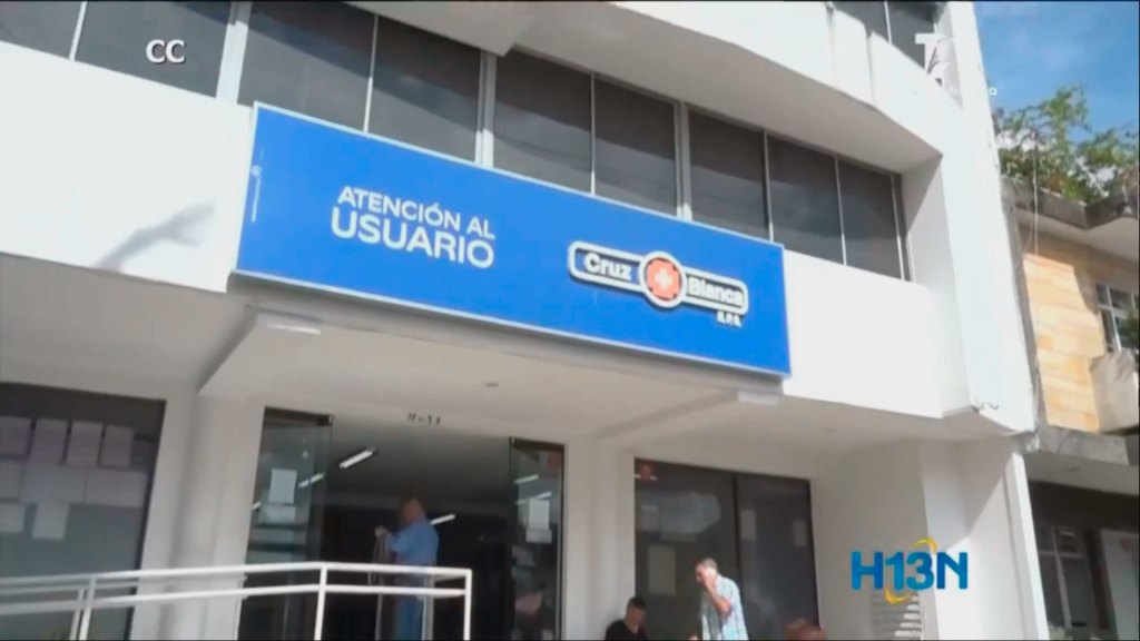 Usuarios de Cruz Blanca expectantes por EPS a la que serán trasladados cruz blanca