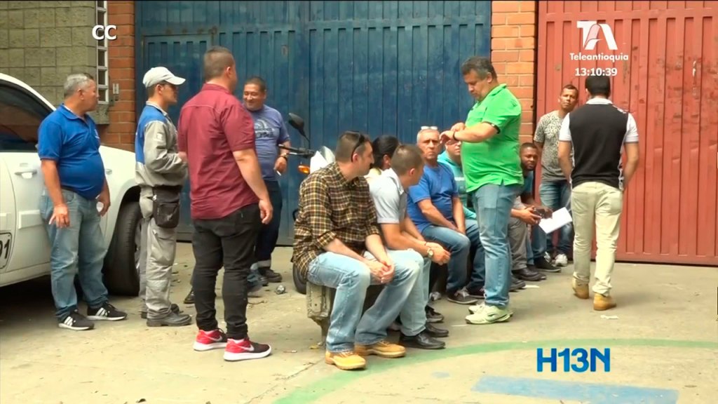 Plantón de trabajadores de Redes y Edificaciones telefonica tigo