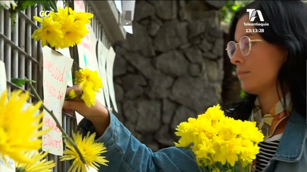 Estudiantes de la UdeA madrugaron a abrazar el alma máter udea