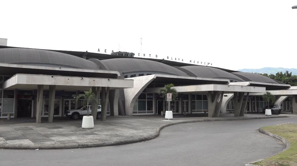 Así está el panorama en el Aeropuerto Olaya Herrera en navidad aeropuerto 1