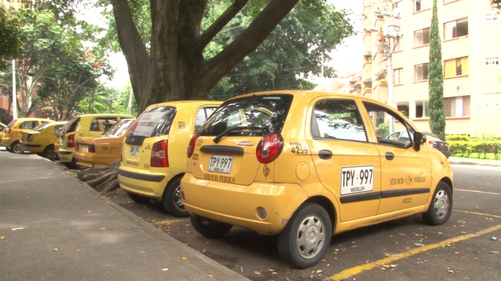 Queda prohibido el funcionamiento de carros pequeños para servicio público taxis bolitas