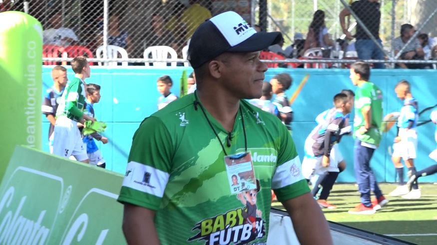Weimar Olivares dirige el equipo femenino de Indeportes Boyacá festival futbol