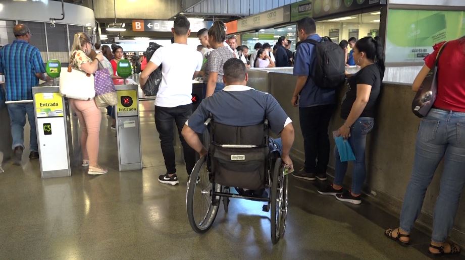 Algunas estaciones del metro no cuentan con accesos con rampa metro accesibilidad