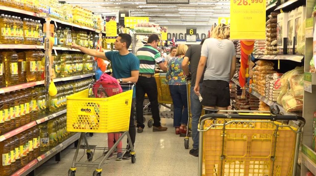 Almacenes de cadena adoptan medidas de prevención almacenes_cadena_exito_supermercado