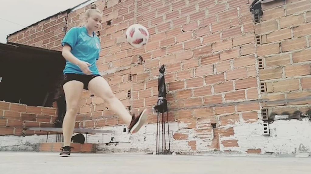 el_fútbol_freestyle_se_puede_practicar_desde_casa