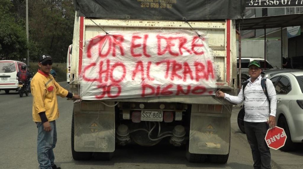 Volqueteros de Antioquia protestan por pico y placa de 24 horas paro_volquetas