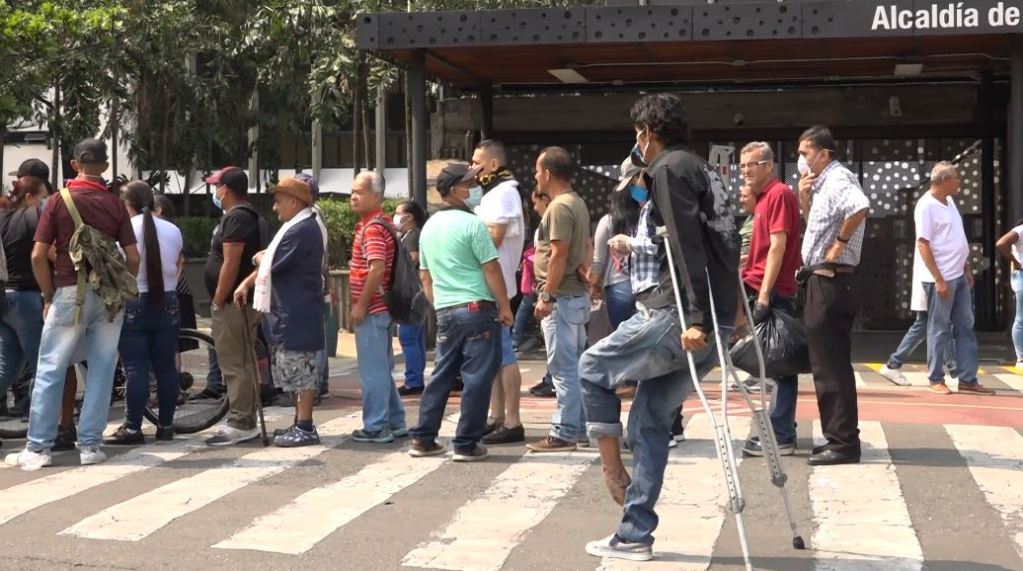 Aglomeración_de_venezolanos_en_la_alpujarra_por_falsa_noticia