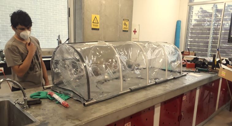 Universidad Nacional desarrolla cámaras de aislamiento cabinas_covid_19