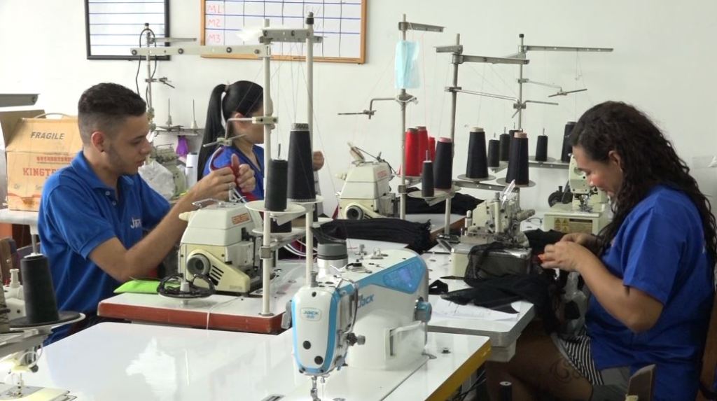 Confeccionistas siguen sin poder comercializar sus prendas confecciones