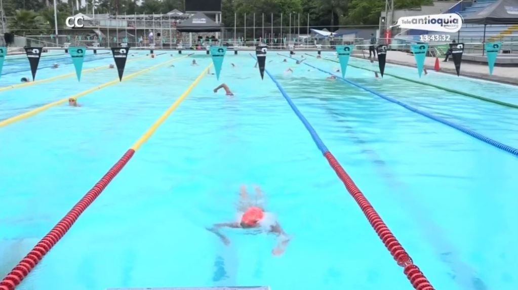 Liga de Natación y sus empleados quedaron en el aire liga_de_natación