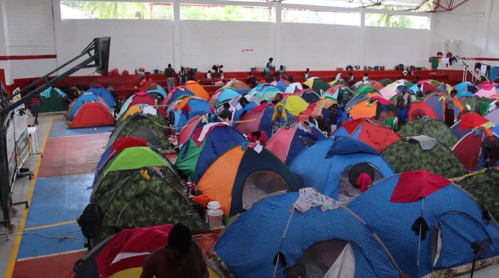 300 migrantes están varados en Necoclí sin dinero y sin ayudas necoclí_migrantes