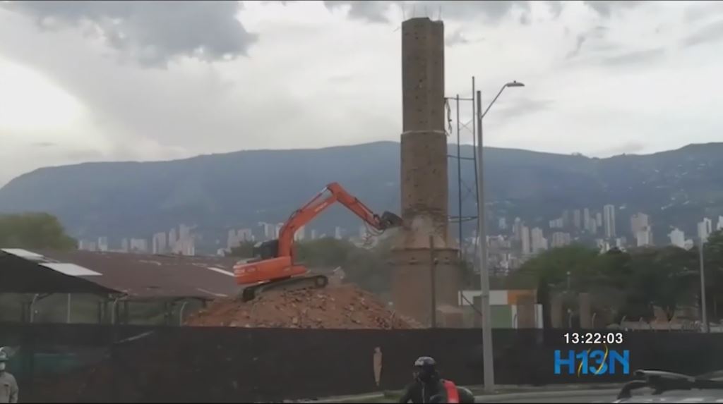 Concluyó demolición de dos chimeneas y hornos en Itagüí chimeneas