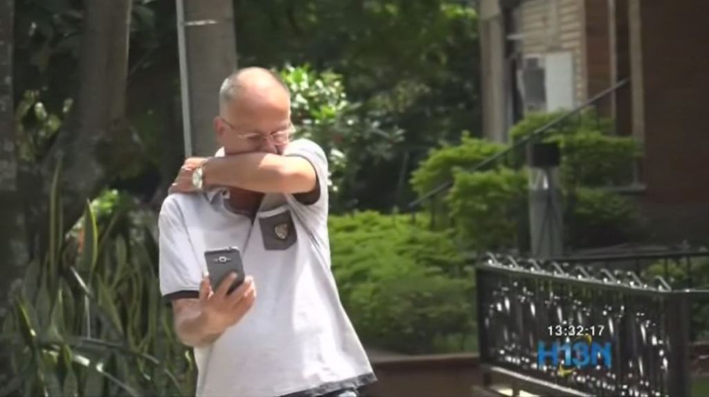 ¿Cuáles son los síntomas del COVID-19? sintomas_tos