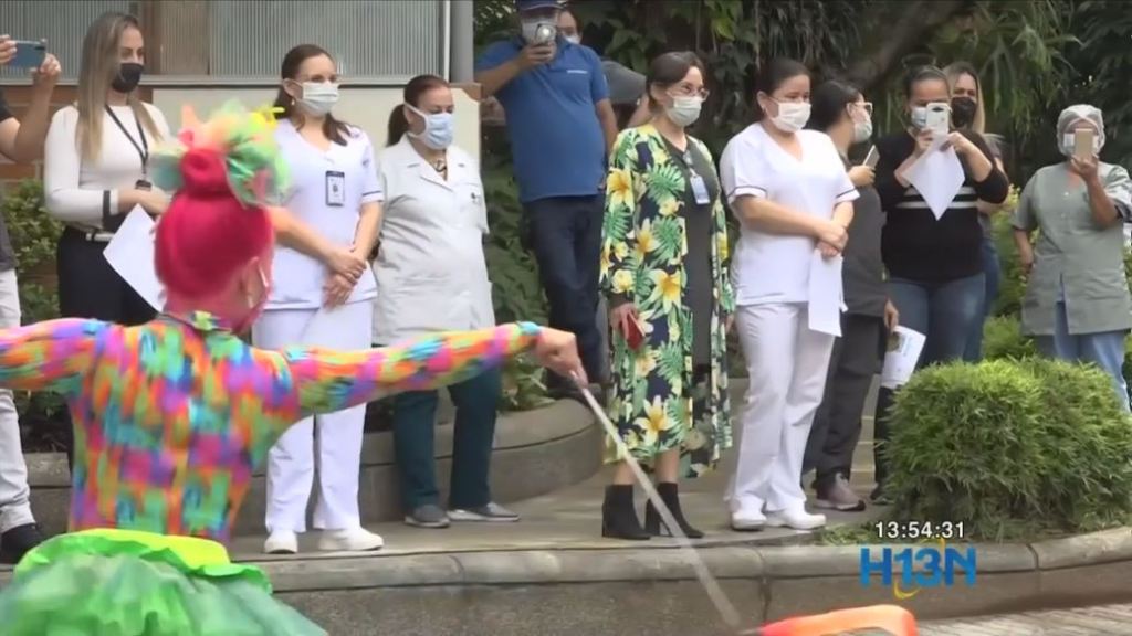 Artistas llevan a clínicas y hospitales un mensaje de esperanza musicos_hospital