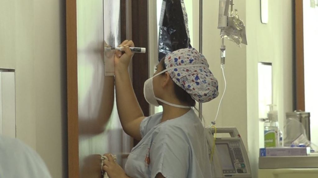 Personal de enfermería con largas jornadas de trabajo en la pandemia rostros_pandemia_personal_salud