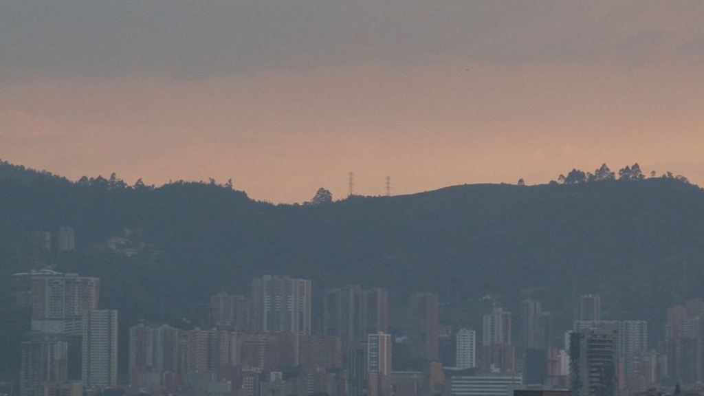 El Valle de Aburrá se prepara para el estado de alerta por calidad del aire área_metropolitana_bruma