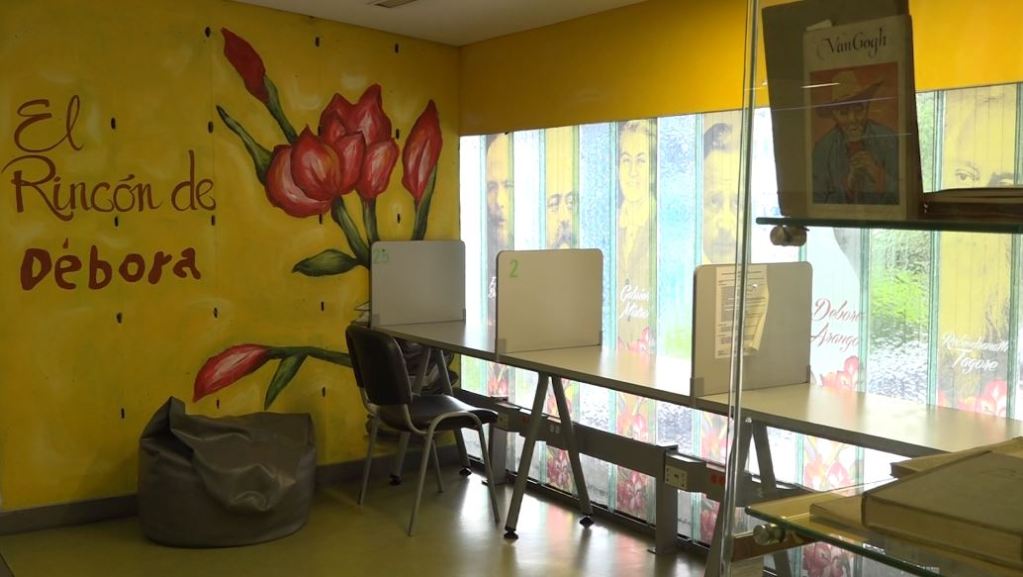 biblioteca_débora_arango