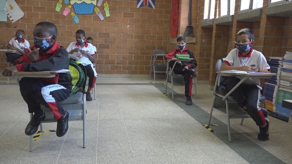 Empieza temporada de matrículas en instituciones de Medellín educación_matrículas