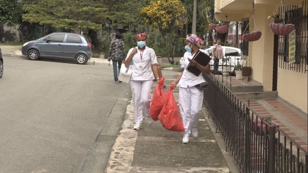 Con recorridos puerta a puerta la Alcaldía de Medellín practica pruebas covid-19 pruebas_pcr