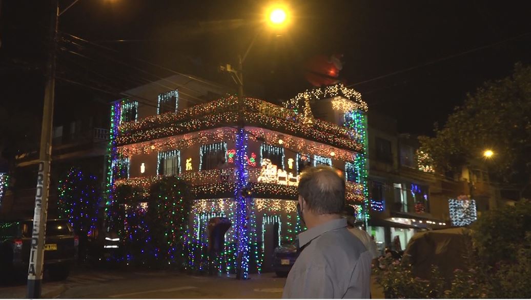 El espíritu navideño ilumina casa del barrio Santa Lucía casa iluminada