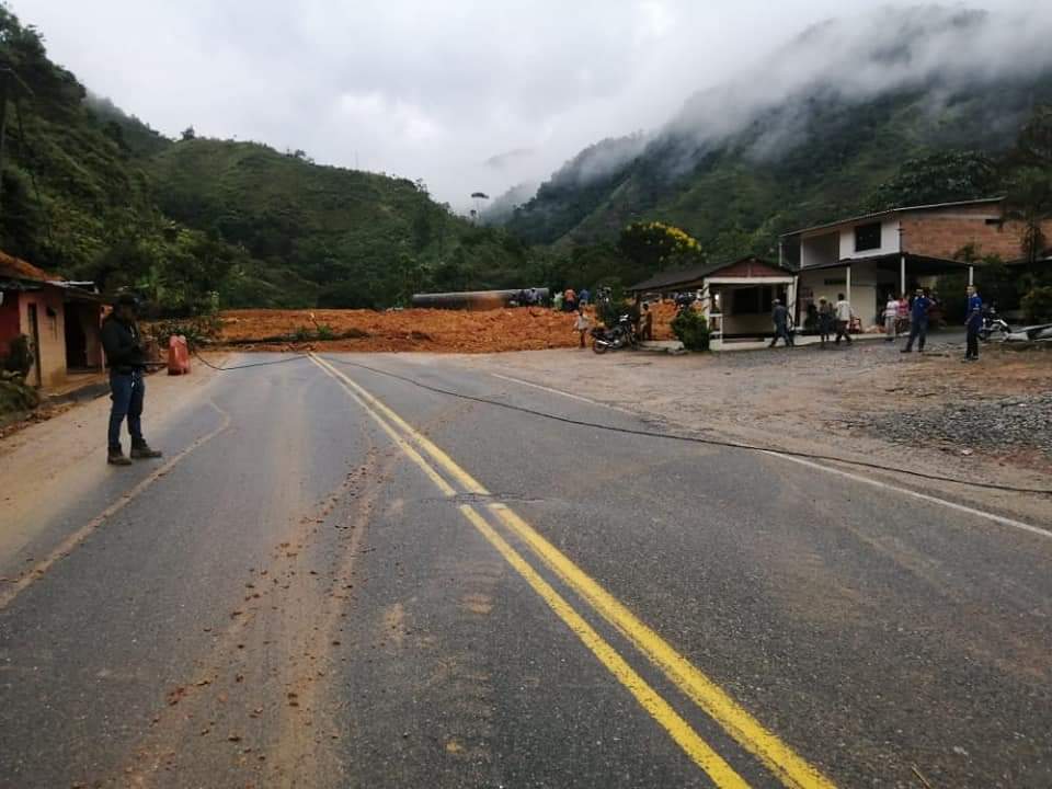 cerrada via medellin bogota 2