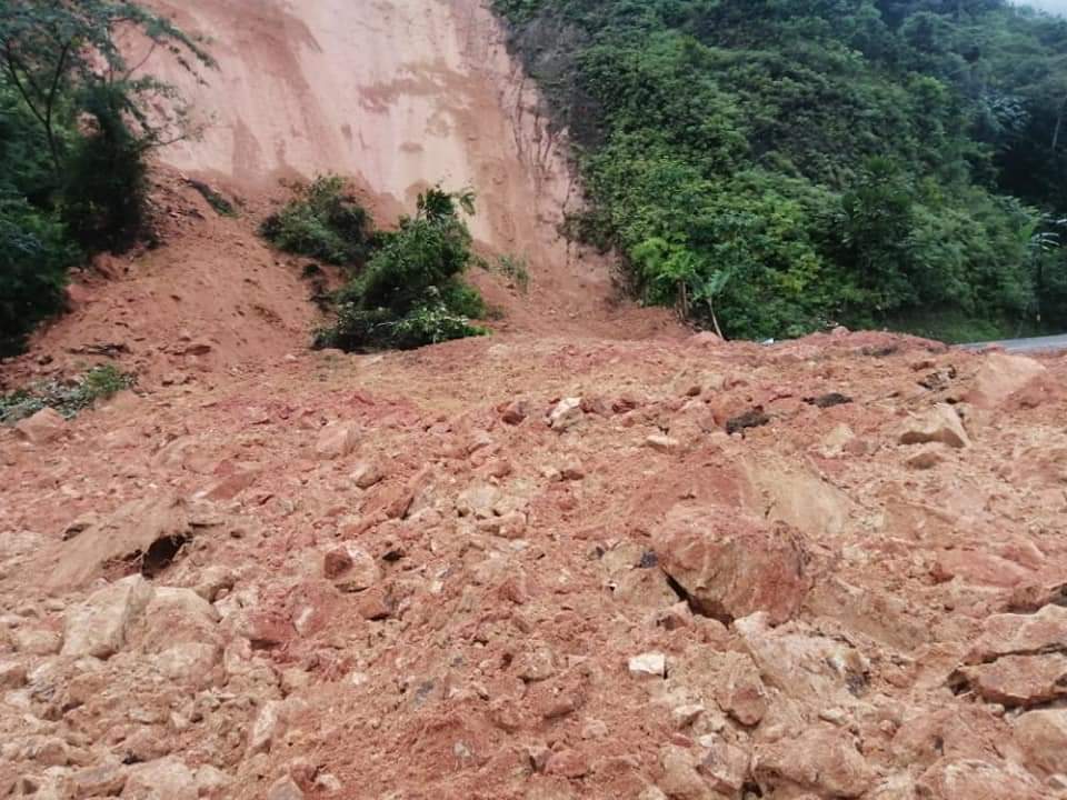 cerrada via medellin bogota 3