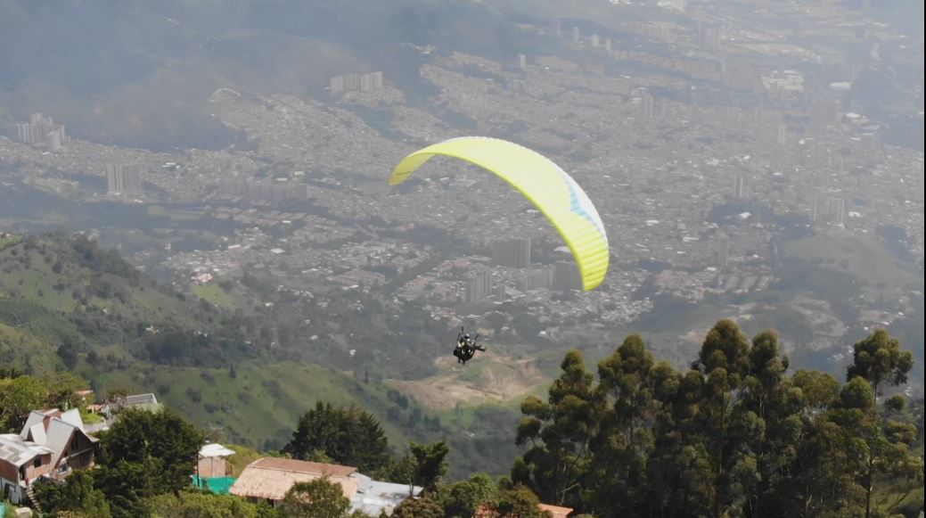 Parapentistas de San Félix esperan que vuele su economía parapente