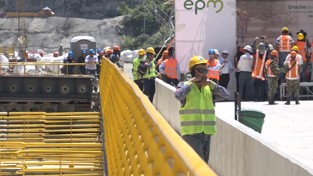 reacciones_hidroituango_vertedero