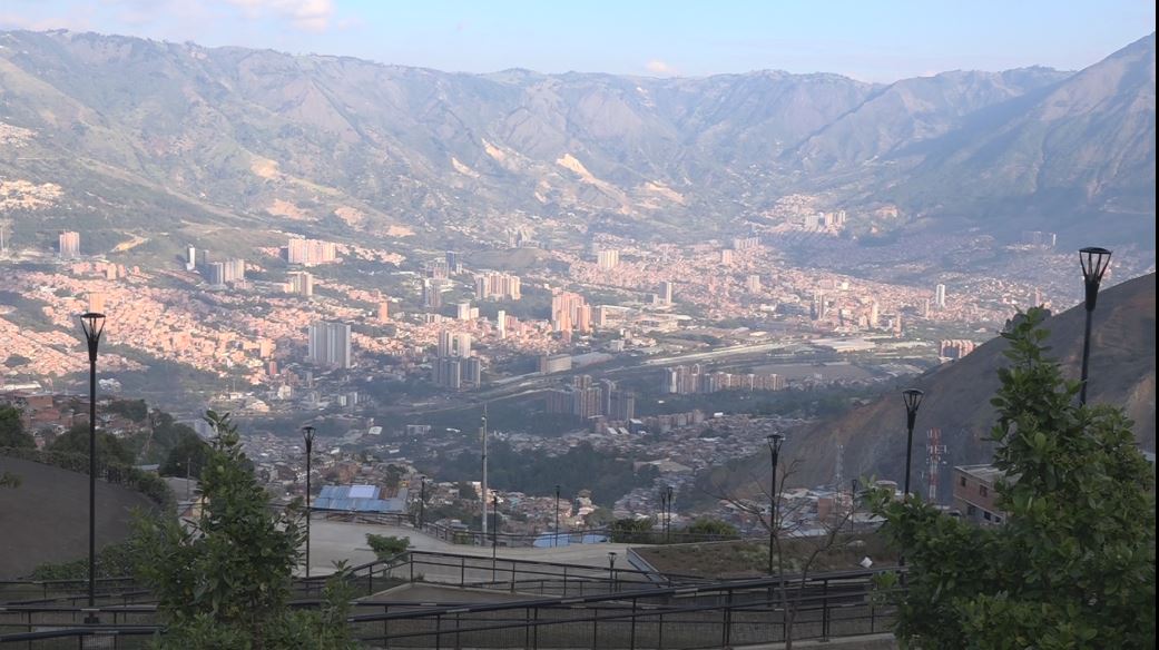 El reciente toque de queda generó críticas en varios sectores de Medellín alcalde1