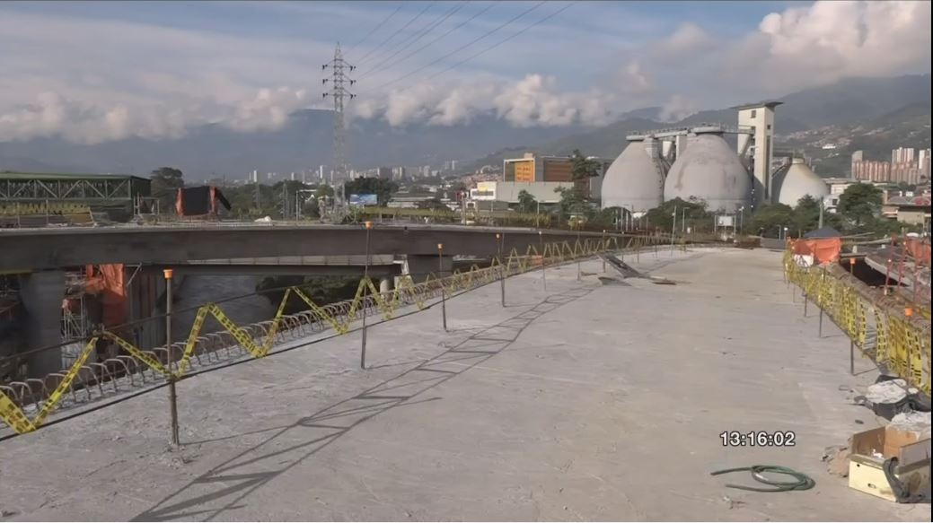 Cierre total en la calle 25 sur por obras del Intercambio Vial de La Ayurá cierre ayura