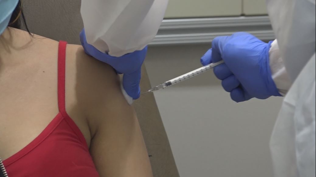 Cárcel y multas para quienes violen el Plan Nacional de Vacunación colados