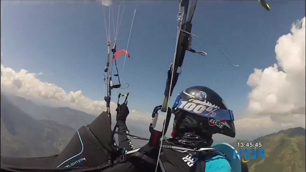 Antioqueños vuelan parapente entre San Félix y Roldanillo parapente