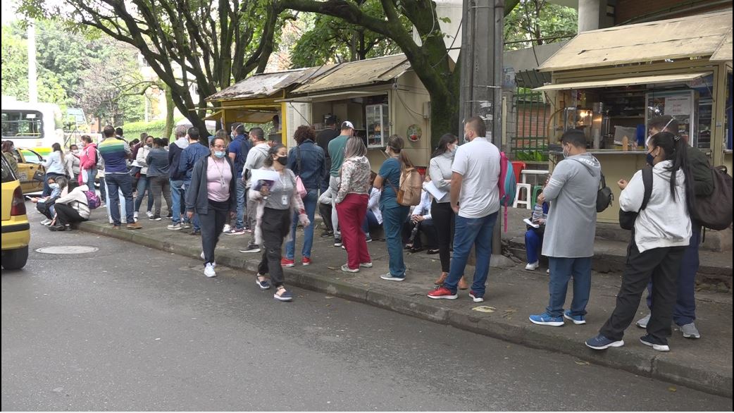 fila vacunacion