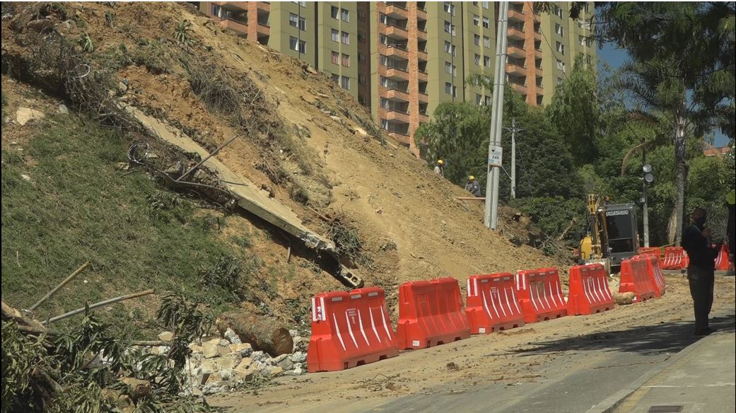 Comienza limpieza de deslizamiento en Rodeo Alto rodeo alto 1