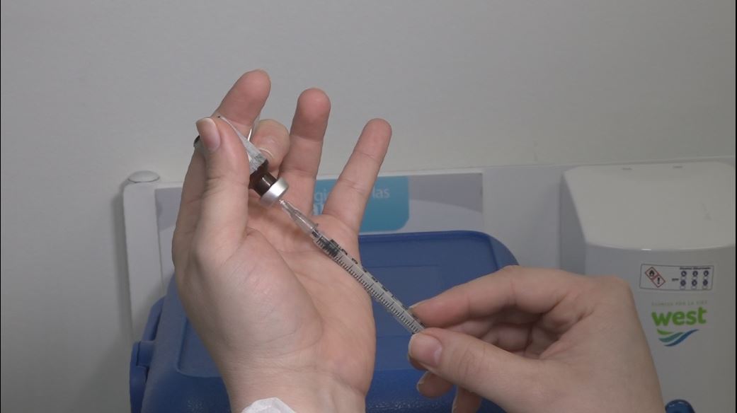 Medellín espera terminar en marzo vacunación de la primera fase y los adultos mayores de 60 años vacunas