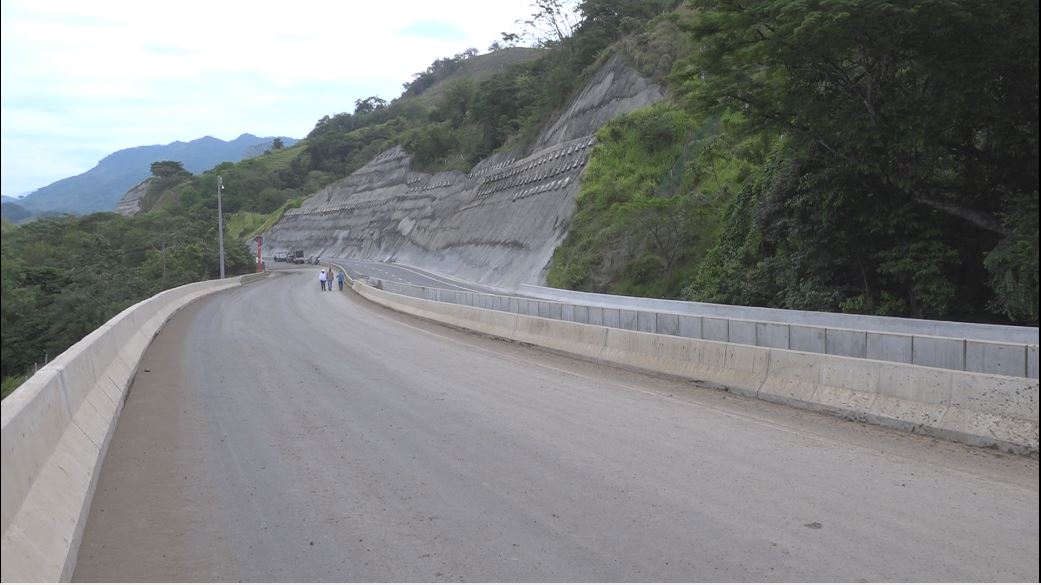 En esta vía, a cargo del Gobierno Nacional, hace falta ejecutar varias obras