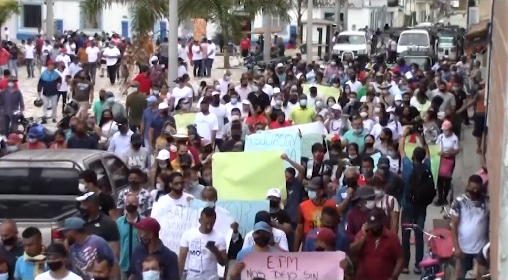 Con velatón y marcha despidieron a niño asesinado en Amalfi amalfi