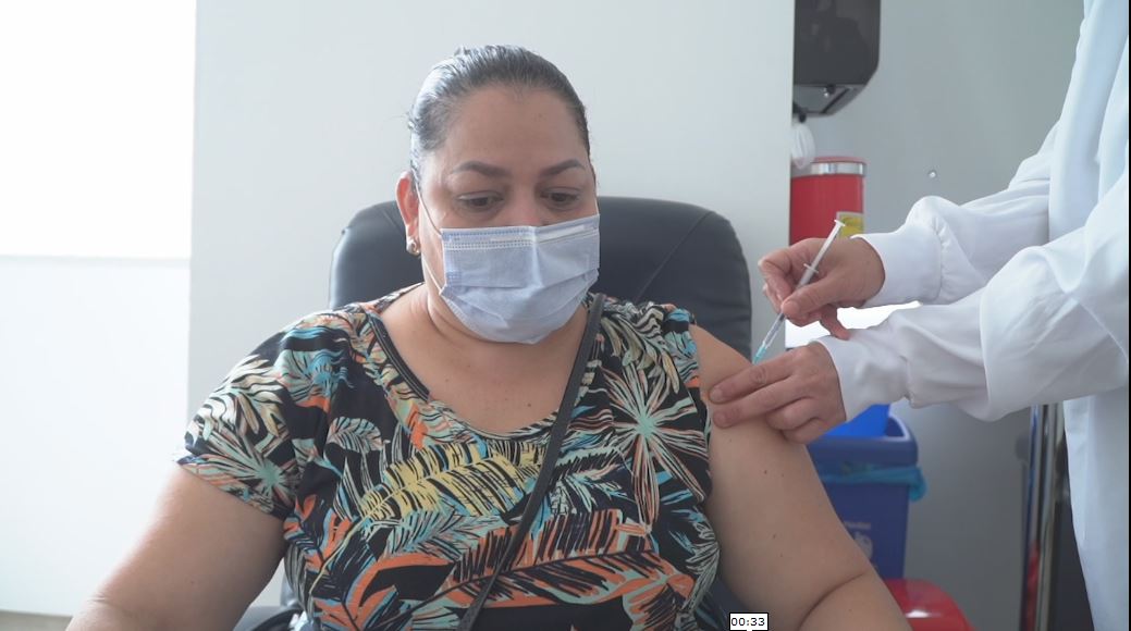 Diez mil madres y agentes educativos del ICBF serán vacunados icbf