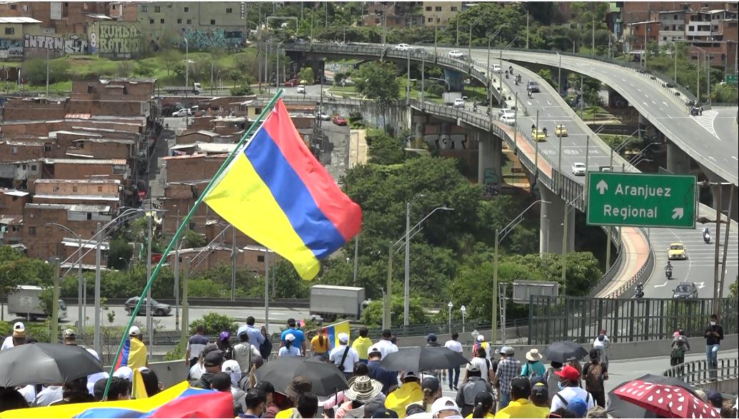 Multitudinaria movilización de profesores, sindicatos y estudiantes en el norte de Medellín marcha 2