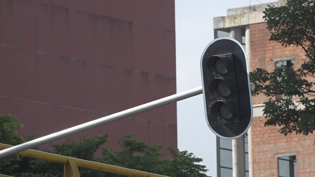 Semáforos de Medellín son vandalizados durante protestas semaforos