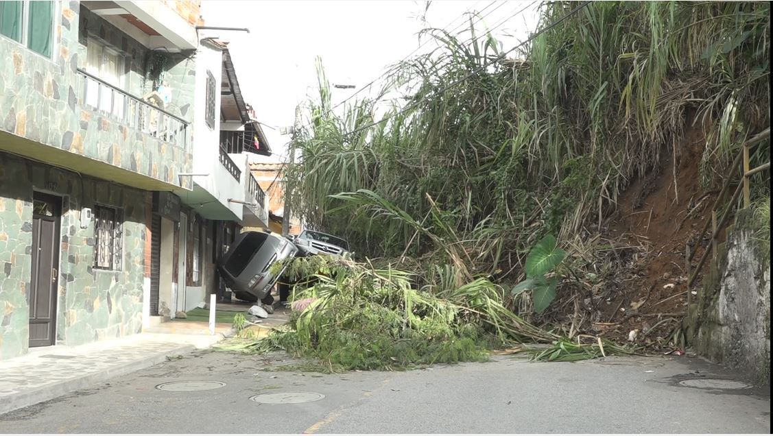 Esperan recuperar hoy mismo paso vehicular en Villatina VILLATINA