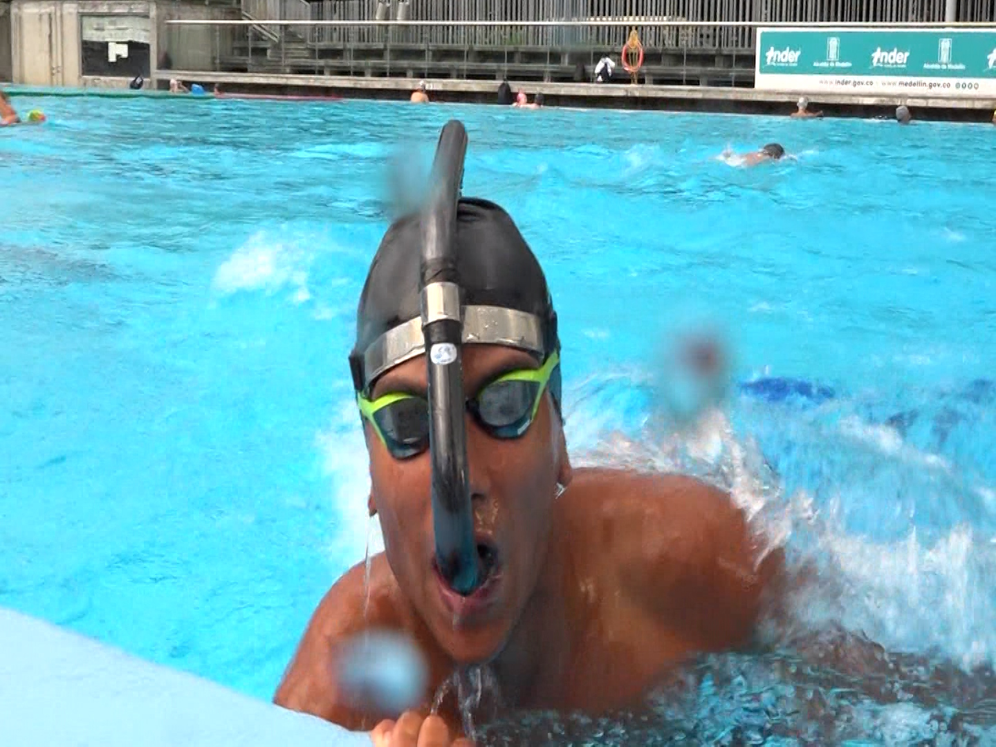 natacionconaletas Krawl 1 12 felipe 27 may j.mxf .00 07 30 22.Imagen fija001