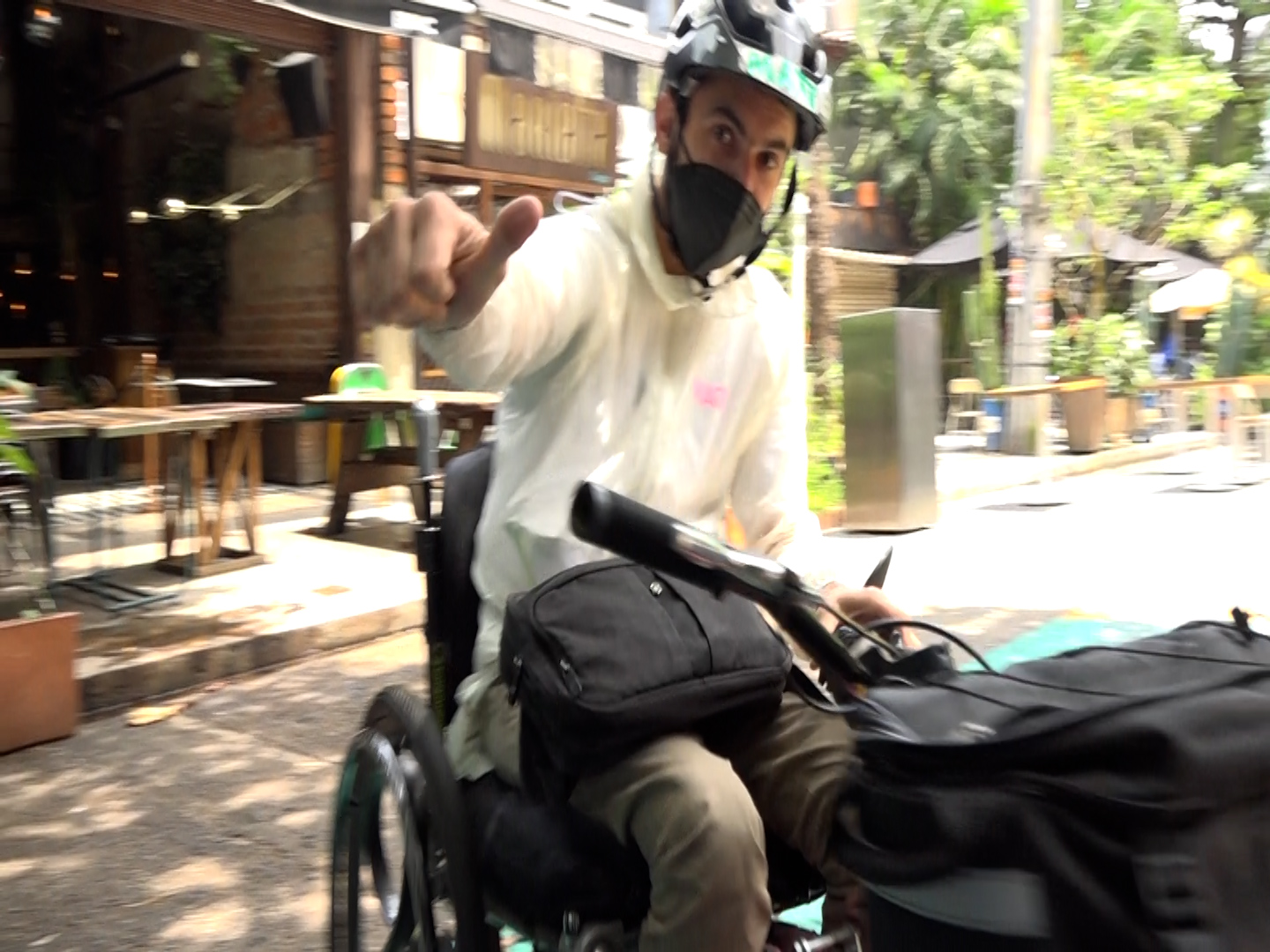 Personas con discapacidad adaptaron sus sillas de ruedas para hacer domicilios y tours en Medellín DOMICILIOS